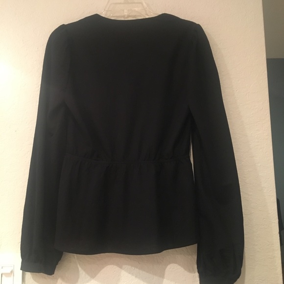 lLine and Dot Top - Picture 4 of 8